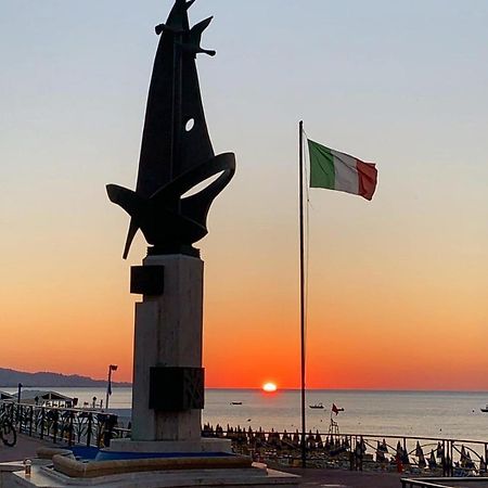 Casa Mia Lägenhet Siderno Exteriör bild